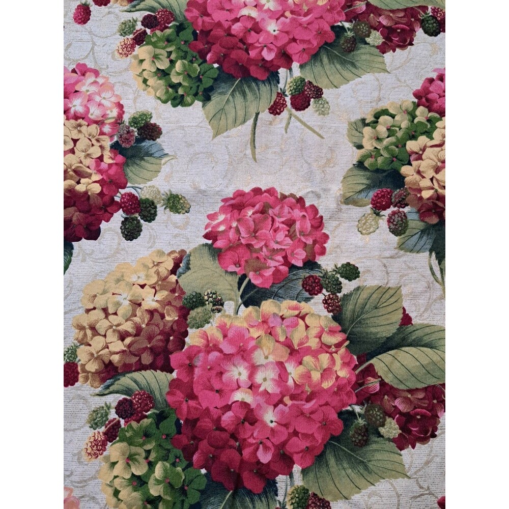 Lakehouse Fabric LH03007 Hydrangeas & Raspberries with Scroll 151" x 41.5" - Picture 2 of 4